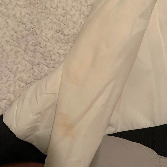 Garage Windbreaker - Picture 2 of 4